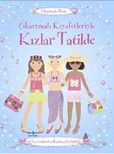 Çıkartmalı Kıyafetleriyle Kızlar Tatilde